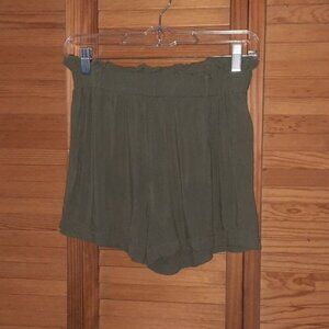 Dizzy Lizzy Los Angeles Dark Green Wide Ruffle Waistband Shorts Size Small